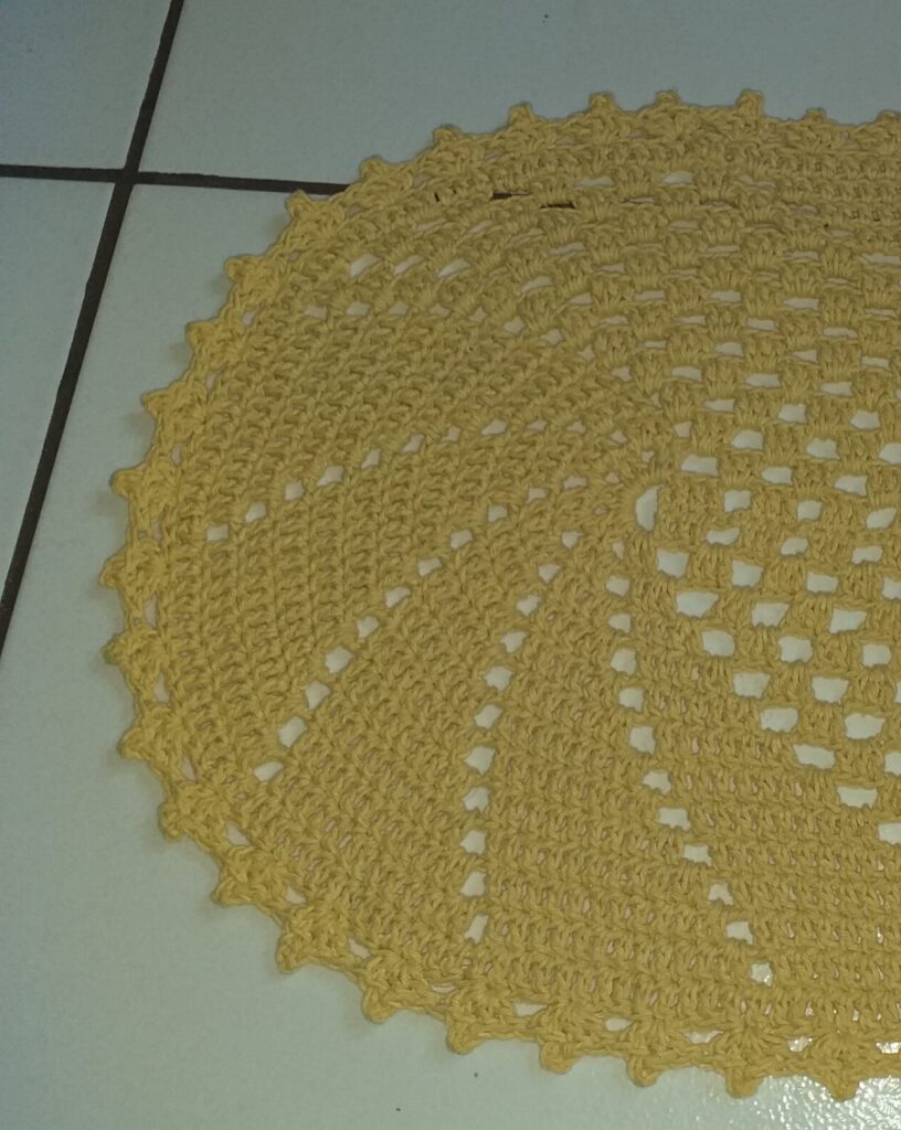 Tapete de Crochê Aspiral Amarelo