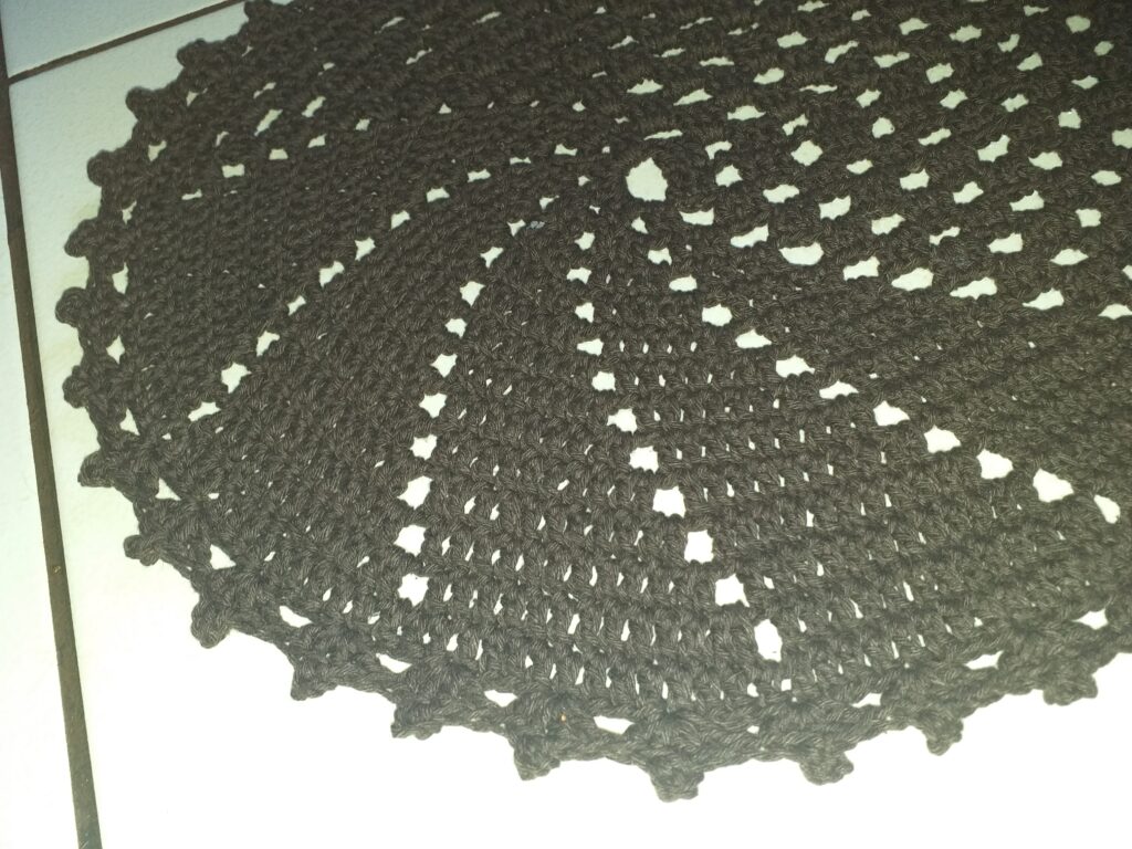 Par Tapete de Crochê Aspiral Marrom