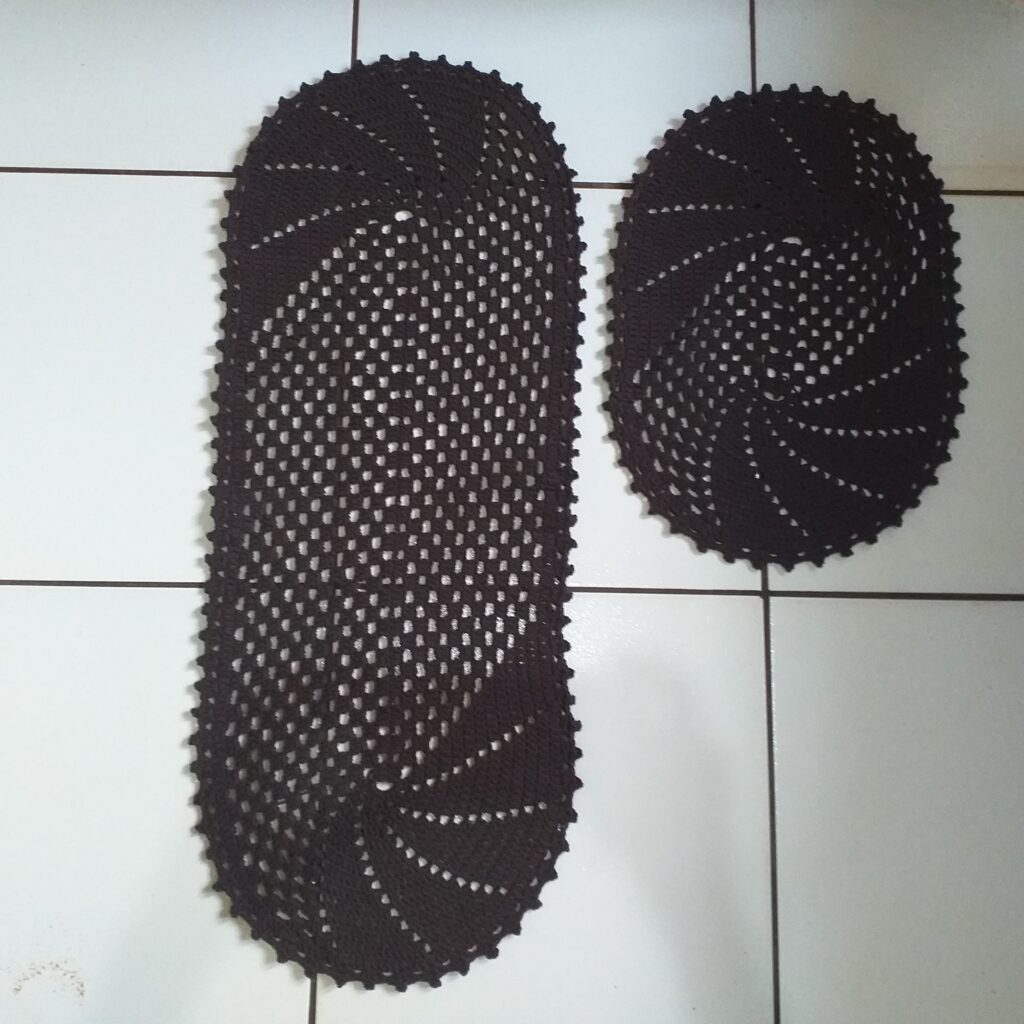 Jogo Tapete de Crochê + Passadeira Aspiral Preto