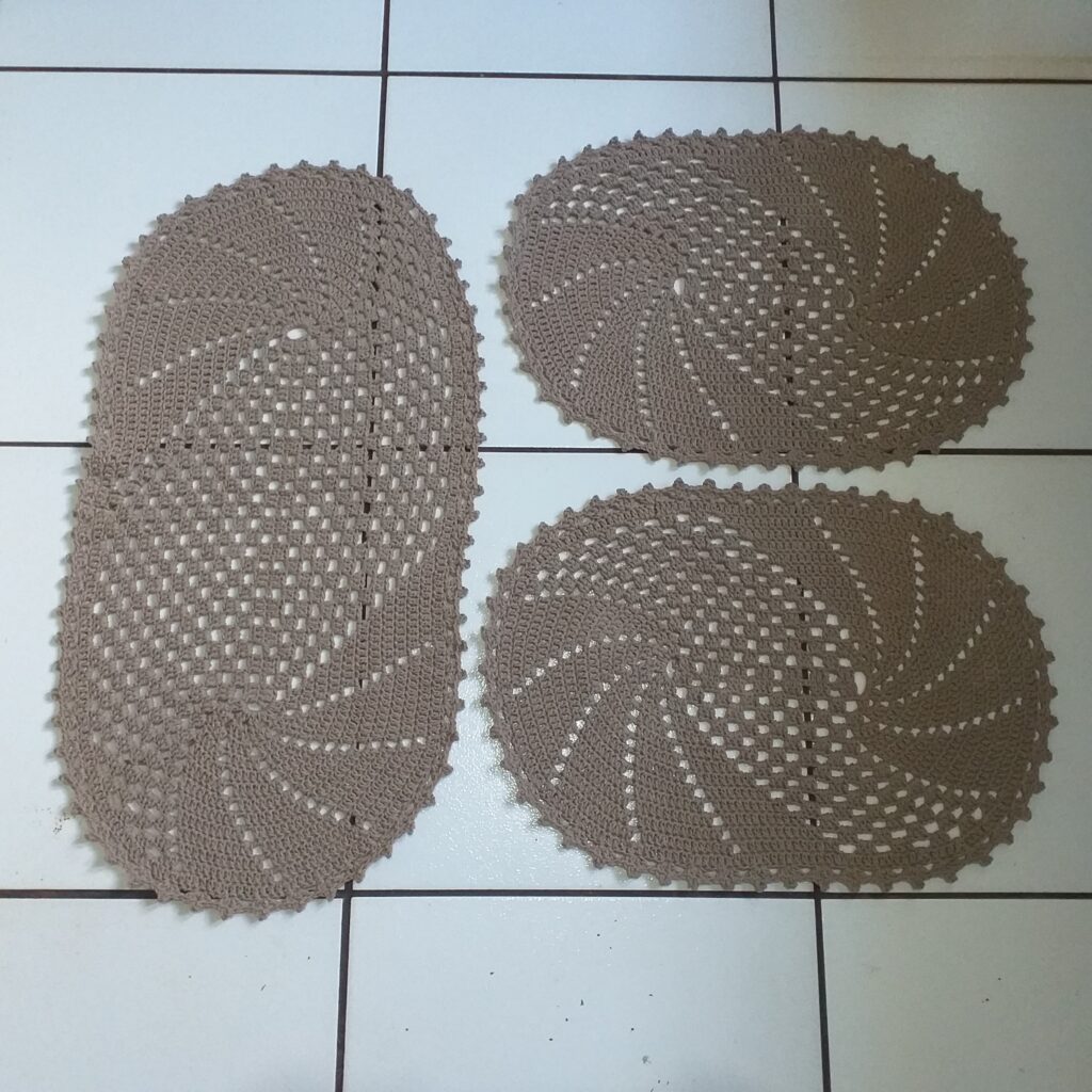 Jogo Tapete de Crochê + Passadeira Aspiral Bege