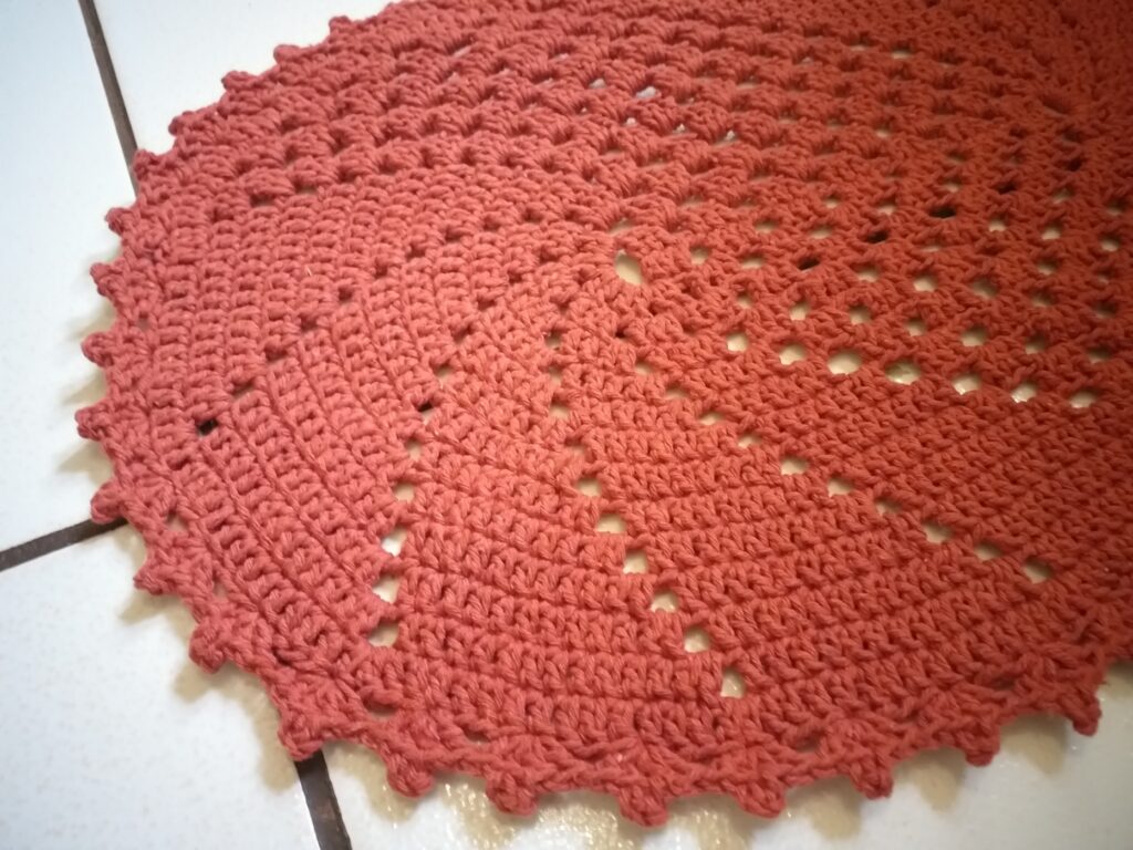 Tapete de Crochê Aspiral Vermelho