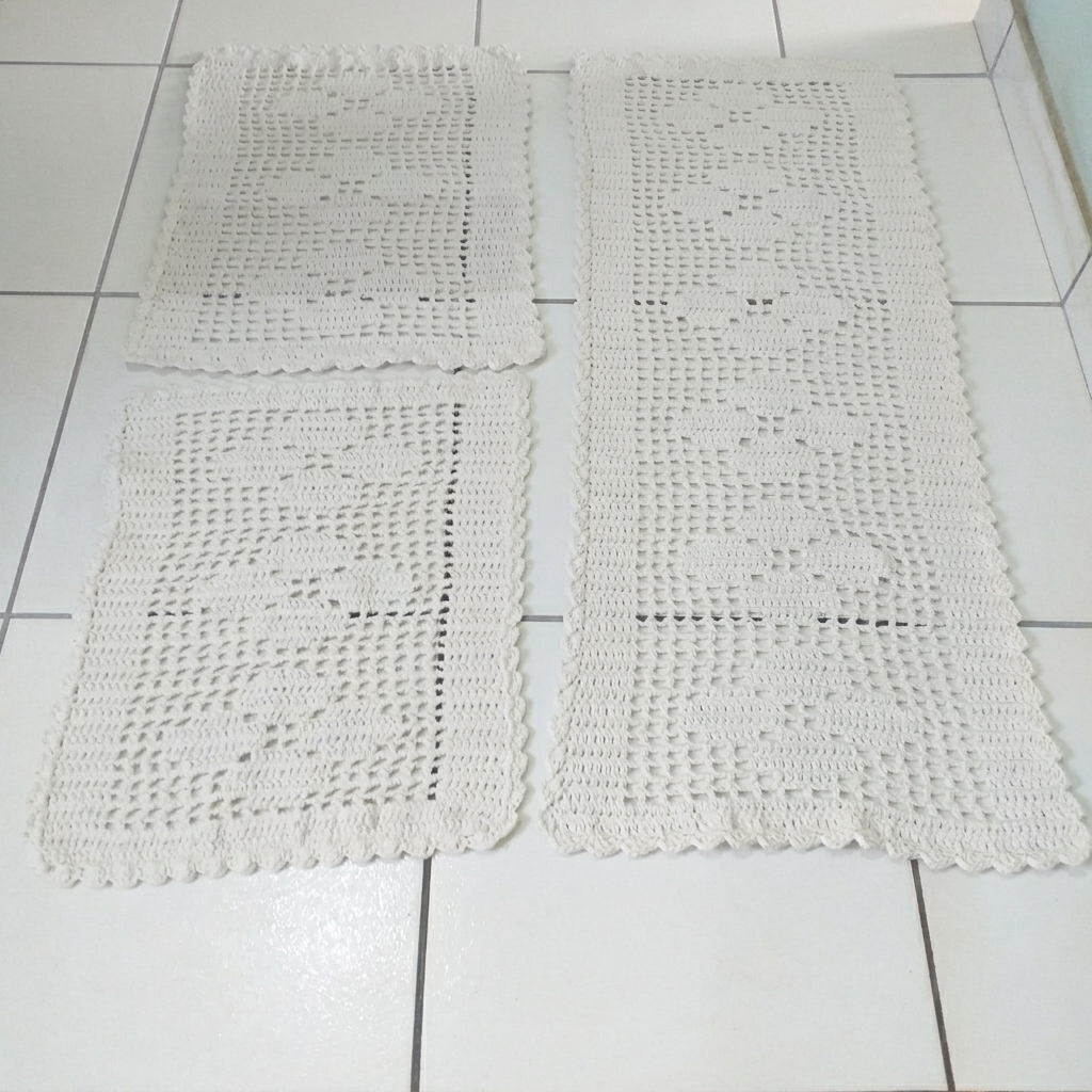 Jogo de Tapete de Crochê + Passadeira Rosas Branco Cru