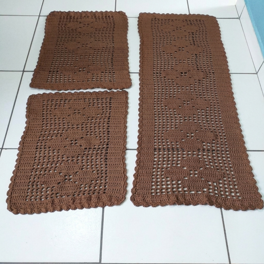 Jogo de Tapete de Crochê + Passadeira Rosas Marrom