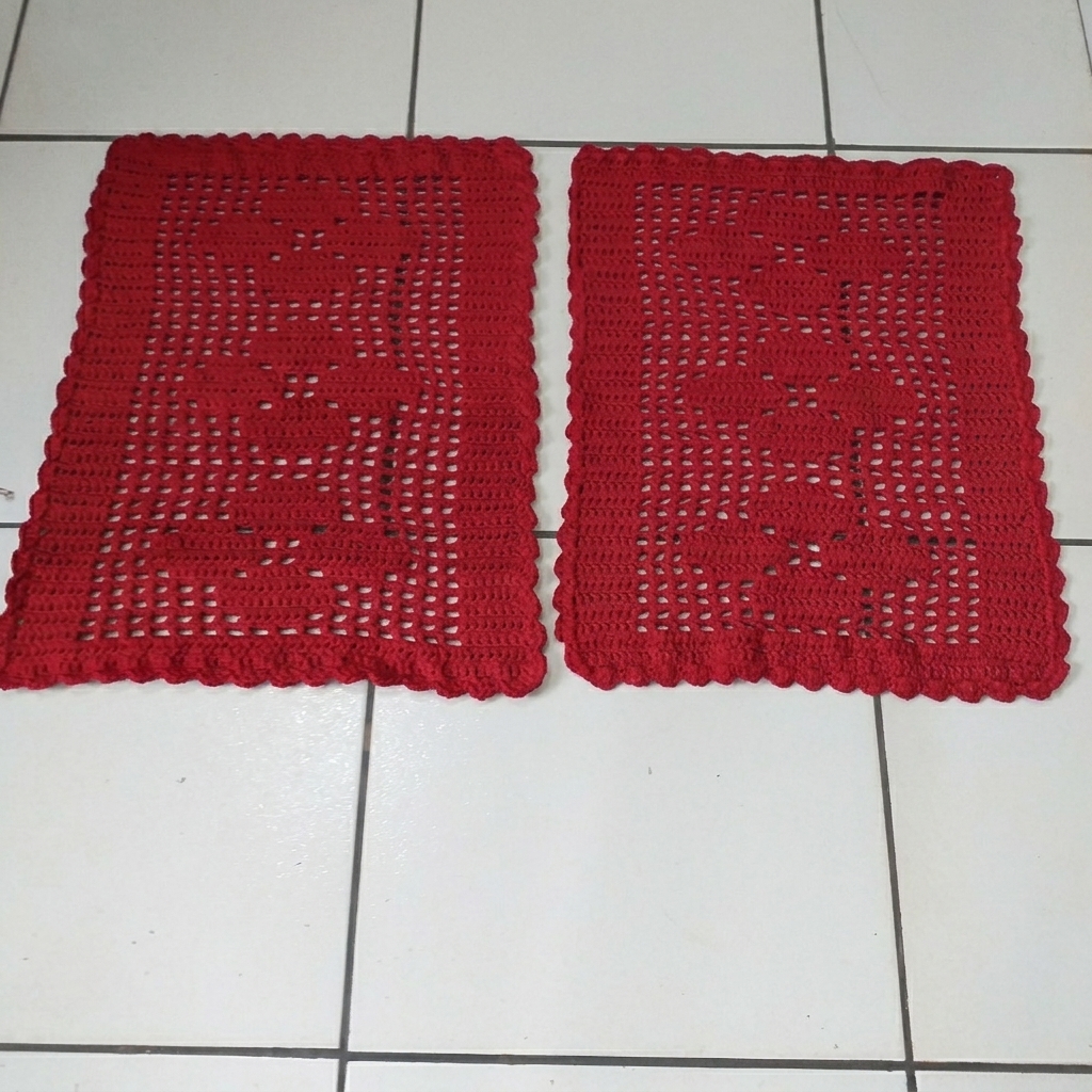Par Tapete de Crochê Retangulo Rosas Vermelho