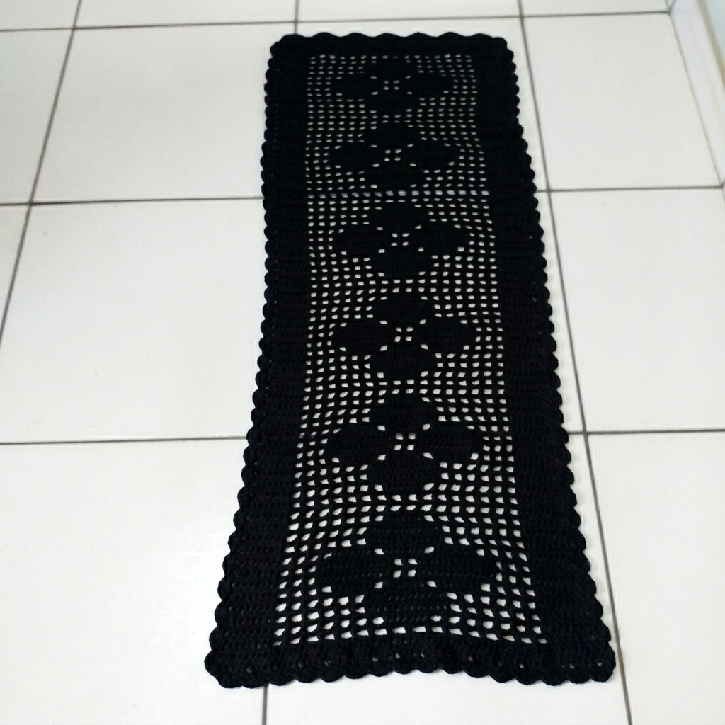 Passadeira de Crochê Rosas Preto